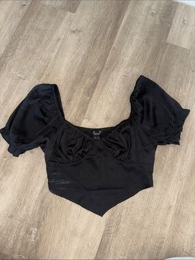Black Puff-Sleeve Cropped Top - Unknown Brand